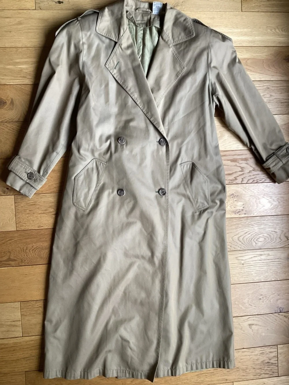 Christian Dior Classic Beige Trench Coat - Picture 5 of 9